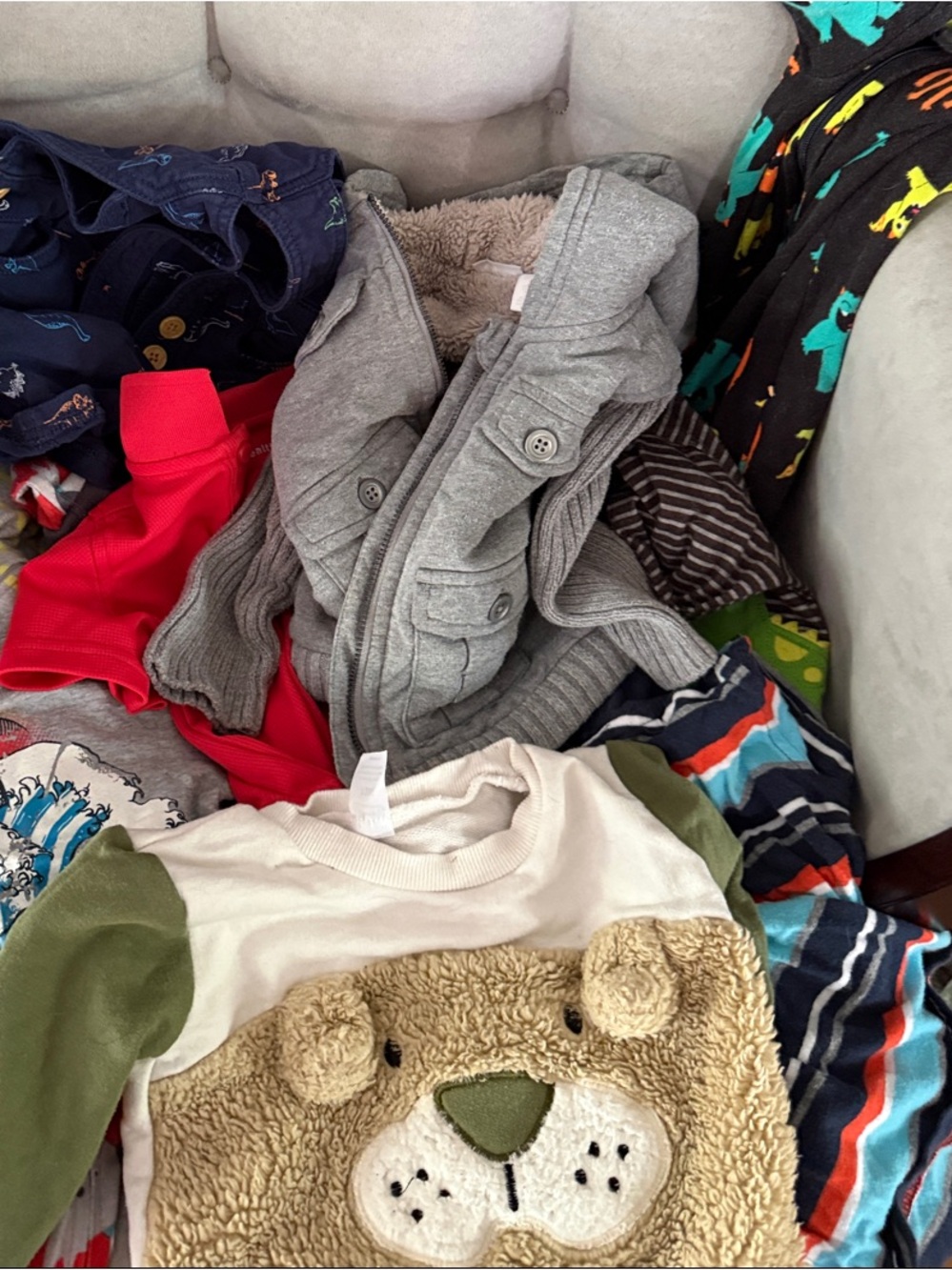 Lot 11 3 shirts 2 sweatshirts 5 sleepers and overalls baby size 12 months